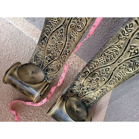 2 (20 'x 5 ')  Vintage carved metal candle holders - Picture 4 of 5